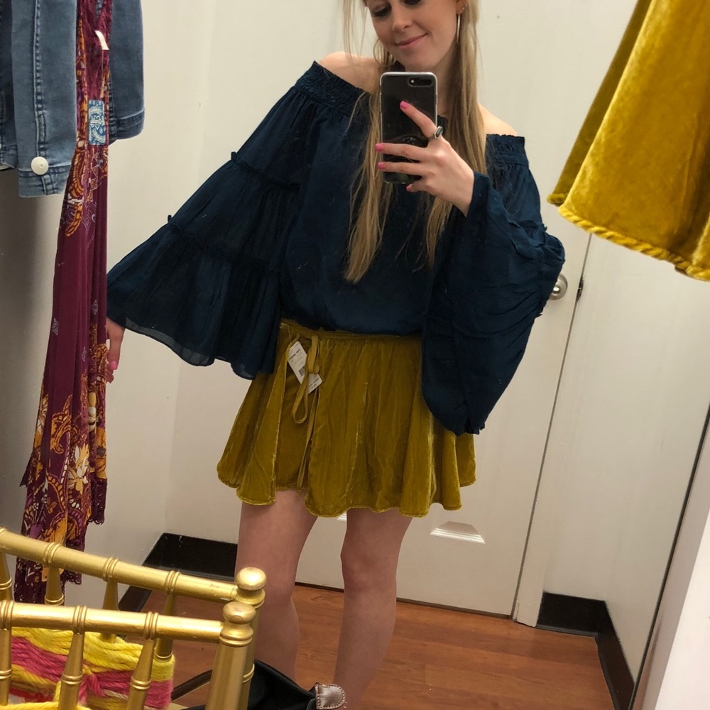 Boho free people bell sleeve top!